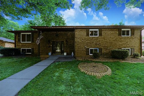 204 Bittersweet Ln, Belleville, IL, 62221-4307 | Card Image