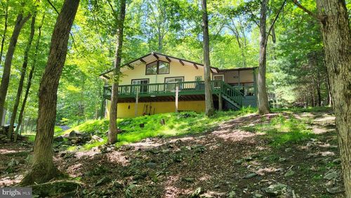 5814 Decker Rd, Bushkill, PA, 18324-7633 | Card Image