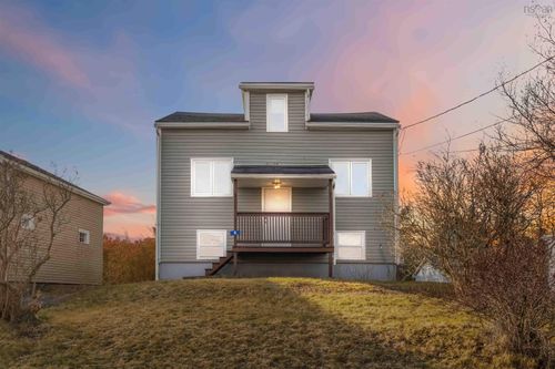 4 Hayes St, Halifax, NS, B3R2B5 | Card Image