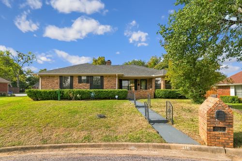 316 Trollinger St, Whitesboro, TX, 76273-1733 | Card Image