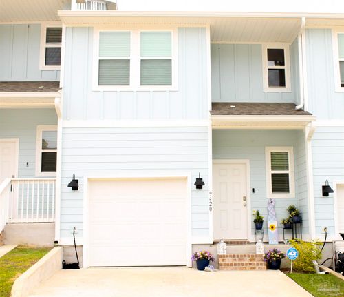 9420 Nature Creek Ln, Pensacola, FL, 32526-4597 | Card Image