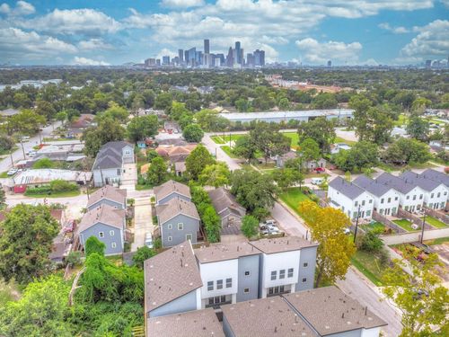 3722 Robertson St, Houston, TX, 77009-4944 | Card Image