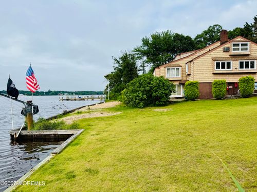 760 Clubhouse Plz, Brick, NJ, 08723-5379 | Card Image