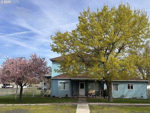 309 E Van Buren St, Athena, OR, 97813-6136 | Card Image