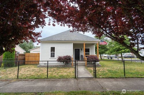 102 W Anderson St, Elma, WA, 98541-9099 | Card Image