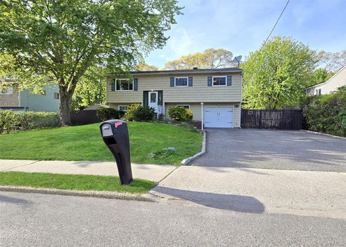 529 Hawkins Rd, Selden, NY, 11784-1941 | Card Image