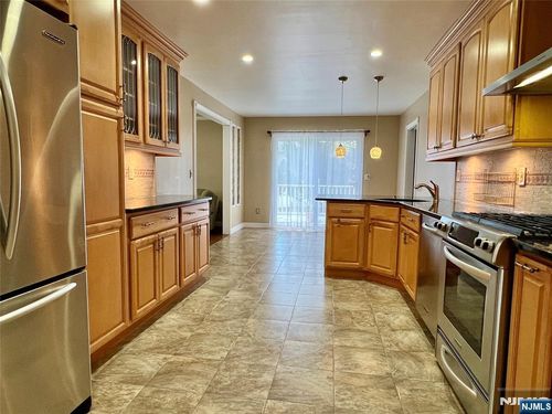 6 White Beeches Dr, Dumont, NJ, 07628-1408 | Card Image