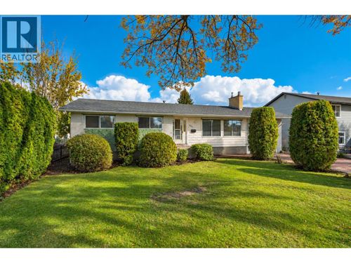 565 Dougall Rd S, Kelowna, BC, V1X3K2 | Card Image