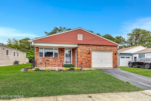 14 Santiago Dr W, Toms River, NJ, 08757-6403 | Card Image