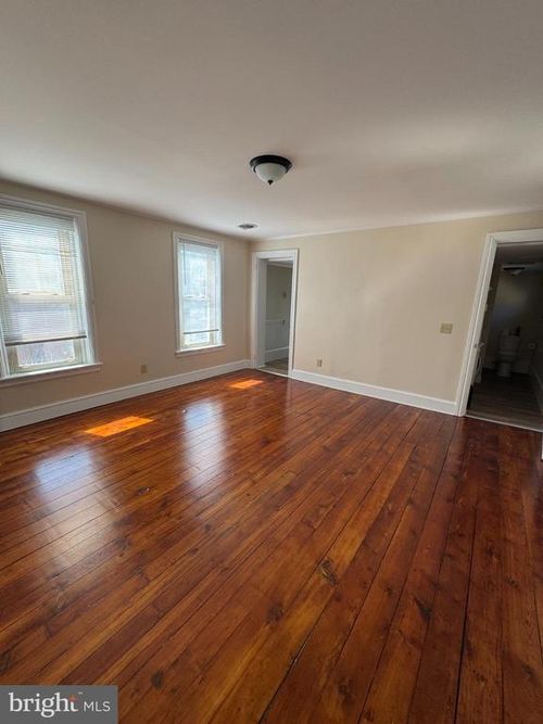 2-28 W Stiegel St, MANHEIM, PA, 17545-1814 | Card Image