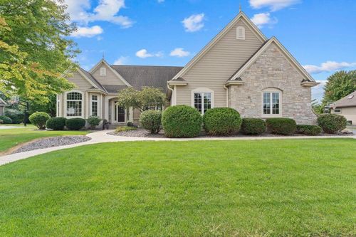 1833 River Lakes Road S, OCONOMOWOC, WI, 53066 | Card Image