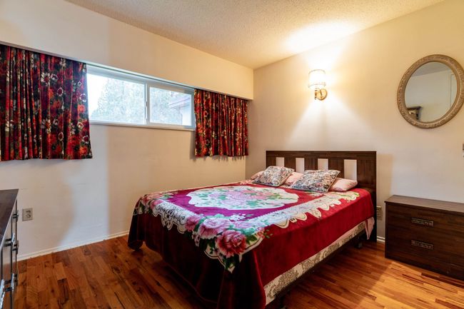 692 Blue Mountain St, House other with 3 bedrooms, 1 bathrooms and 6 parking in Coquitlam BC | Image 18
