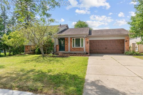 3757 Oxley Dr, Troy, MI, 48083-5343 | Card Image