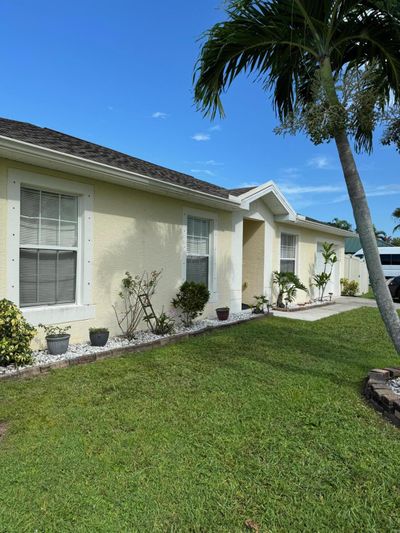 2117 Se Genoa Street, House other with 3 bedrooms, 2 bathrooms and null parking in Port St Lucie FL | Image 2