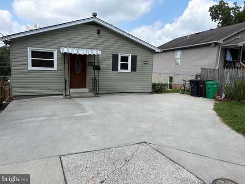 6334 57th Ave, RIVERDALE, MD, 20737-2817 | Card Image