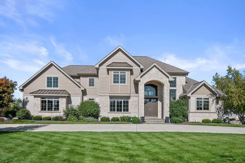 1649 Spring Valley Rd, Hartland, WI, 53029-2056 | Card Image