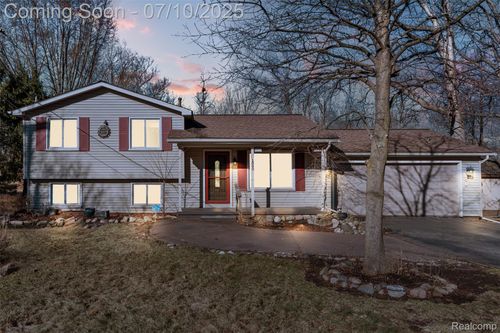 1560 Mercedes St, West Bloomfield, MI, 48324-3936 | Card Image