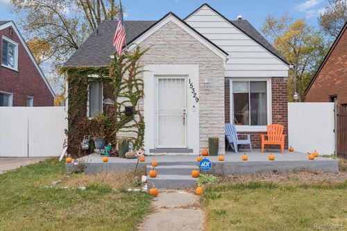 15329 Kentfield St, Detroit, MI, 48223-1748 | Card Image
