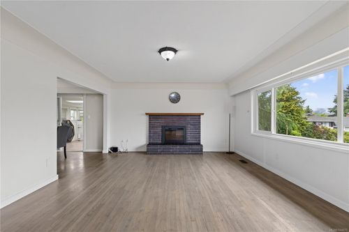 1819 Dunnett Cres, Victoria, BC, V8N2P4 | Card Image