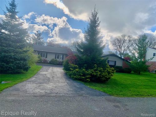 7335 Coach Ln, West Bloomfield, MI, 48322-4020 | Card Image
