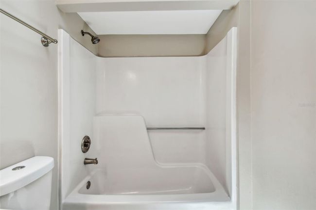 Shower/tub combo | Image 38