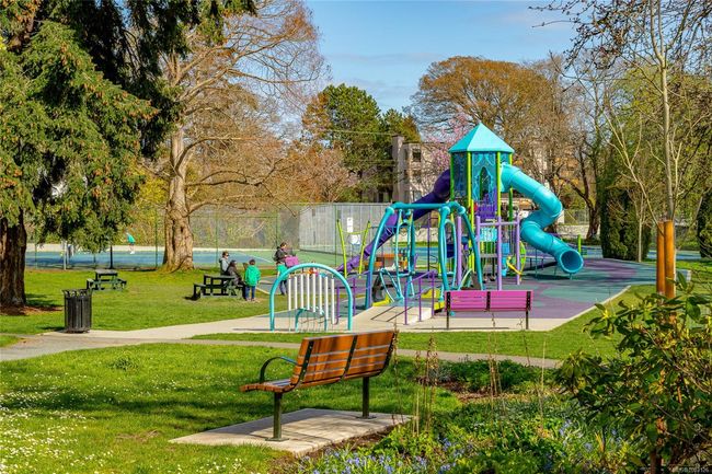 Large park close by | Image 27