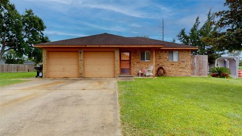 3902 Victoria Ave, Dickinson, TX, 77539-5228 | Card Image