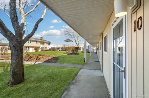 10-61 W Tiana Rd, Hampton Bays, NY, 11946-3626 | Card Image