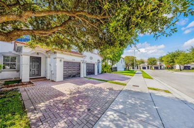 0 - 8144 Nw 107th Path, Townhouse with 3 bedrooms, 2 bathrooms and null parking in Doral FL | Image 3