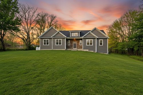 47 Kendall St, Ludlow, MA, 01056-1052 | Card Image