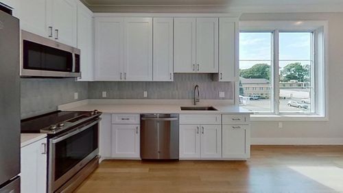 apt-3-106-104 Warren St, Boston, MA, 02135-3681 | Card Image