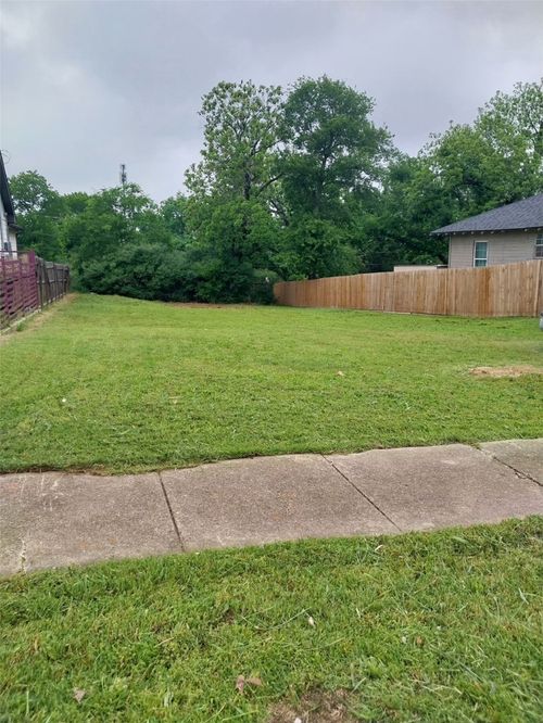 1339 E Magnolia Ave, Fort Worth, TX, 76104-5379 | Card Image