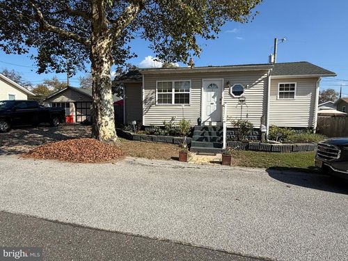 243 C St, CARNEYS POINT, NJ, 08069-2103 | Card Image