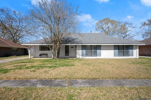 9715 Hardwood Dr, Baton Rouge, LA, 70818-4722 | Card Image