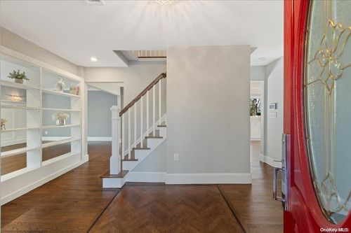 40 Murel Ct, Roslyn, NY, 11576-1020 | Card Image