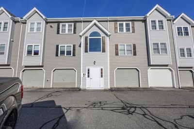 17 - 94 Tennis Plaza Rd, Condo with 2 bedrooms, 1 bathrooms and 1 parking in Dracut MA | Image 1