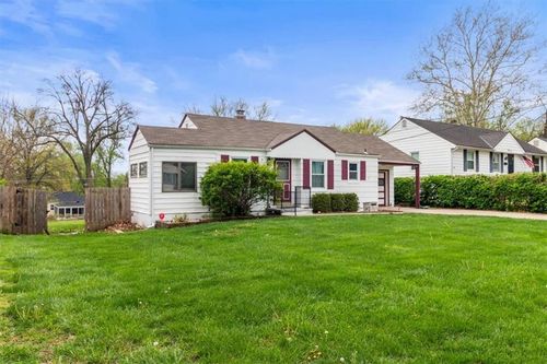 9601 E 68th St, Raytown, MO, 64133-5919 | Card Image