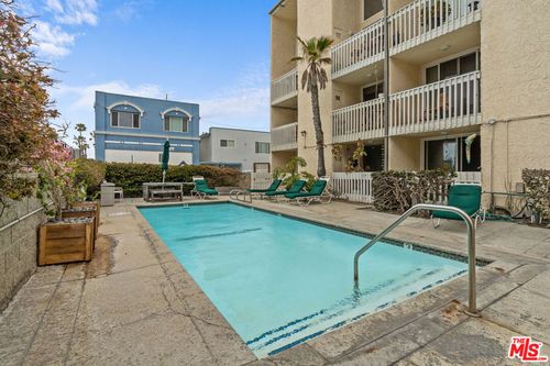 202-22 Navy St, Venice, CA, 90291 | Card Image