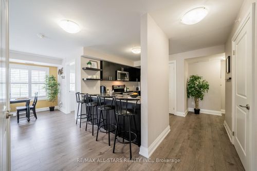 208-481 Rupert Ave, Stouffville, ON, L4A1Y7 | Card Image