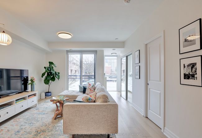 702 - 370 Wallace Ave, Condo with 3 bedrooms, 3 bathrooms and null parking in Toronto ON | Image 4
