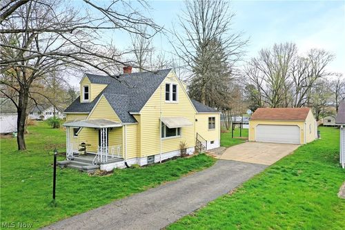 4890 Myrtle Ave Nw, Warren, OH, 44483-1328 | Card Image