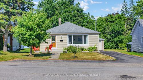 162 Queen St, Fenelon Falls, ON, K0M1N0 | Card Image