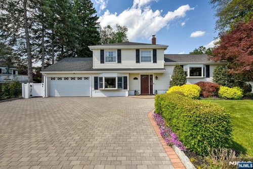 11 Carlisle Rd, Wayne, NJ, 07470-2823 | Card Image