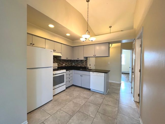 APT-16 - 14 Echo Ct, Home with 2 bedrooms, 2 bathrooms and 2 parking in Vernon Hills IL | Image 5