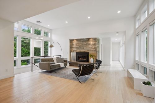 209 Westwood Dr N, Golden Valley, MN, 55422-5260 | Card Image