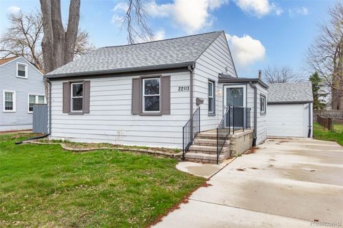 22113 Lange St, Saint Clair Shores, MI, 48080-3950 | Card Image