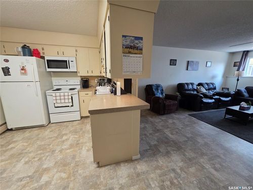 8-330 13th Ave Ne, Swift Current, SK, S9H2W1 | Card Image