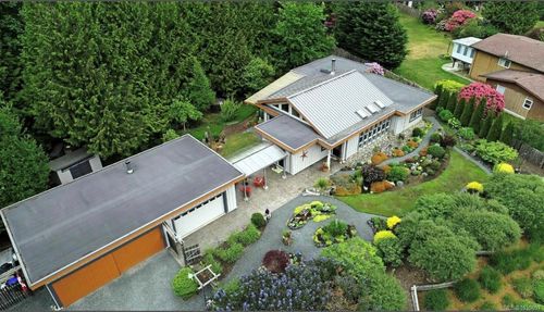 3881 Charlton Dr, Qualicum Beach, BC, V9K1Z3 | Card Image