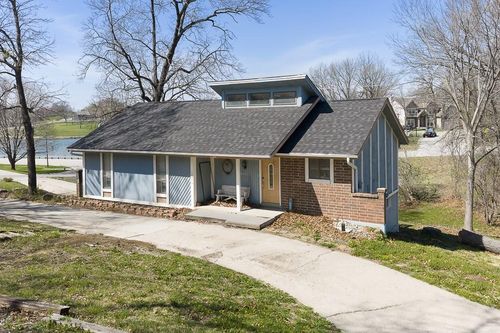 12374 Pinehurst Dr, Kansas City, KS, 66109-4239 | Card Image