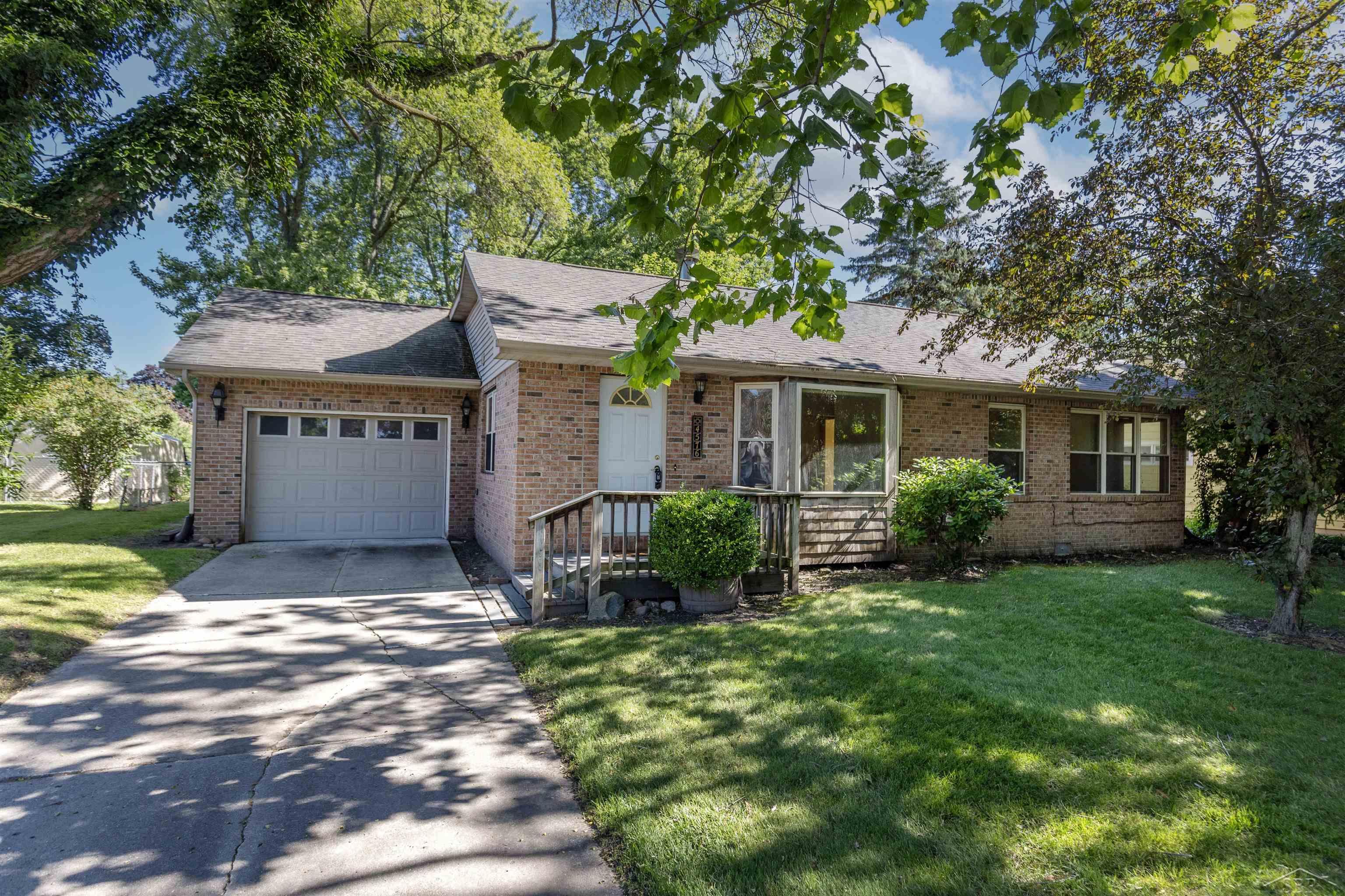 Hepburn Pl, Saginaw, MI 48603